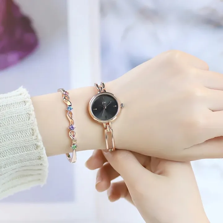 Fashion%20Small%20Dial%20Silver%20Bracelet%20Watch%20for%20Women%20Alloy%20Strap%20Quartz%20Ladies%20Watch%20-%20Image%205