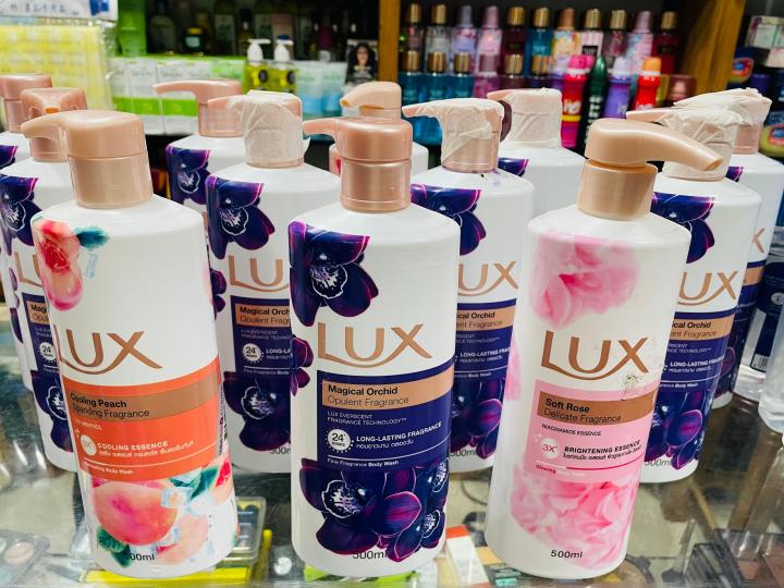 Thailand%20Products%20LUX%20Soft%20rose%20Delicate%20Fragrance%203x%20Brighten%20Essence%20Body%20Wash%20500ml%20-%20Image%202