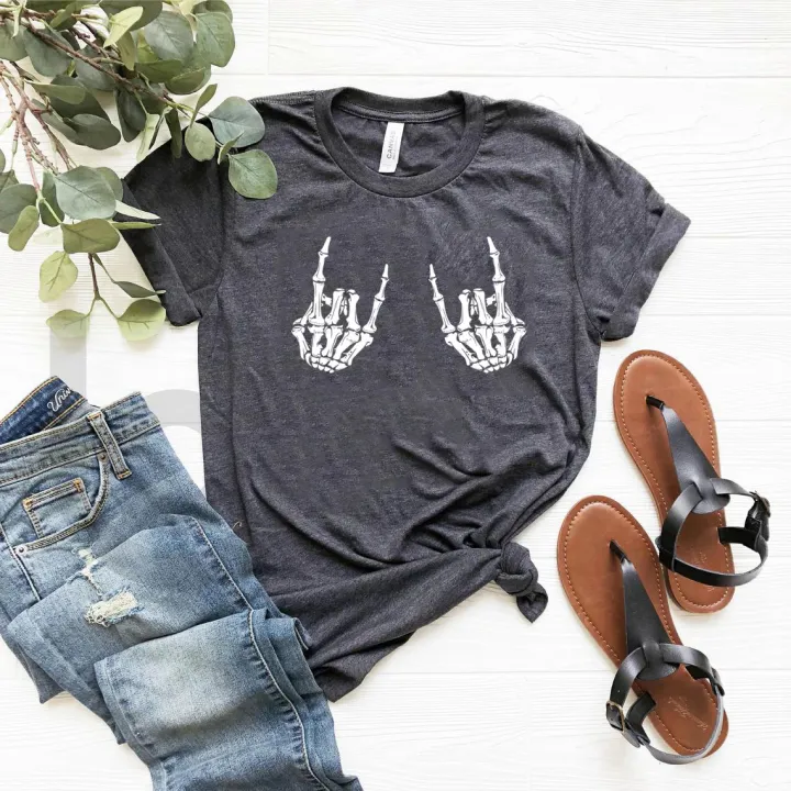 Rock%20on%20Skeleton%20Hands%20T%20Shirt%20Skeleton%20Metal%20Fingers%20Shirt%20Funny%20Halloween%20Tee%20Women%20Graphic%20Tees%20Goth%20T-shirt%20Unisex%20Tshirts%20-%20Image%202