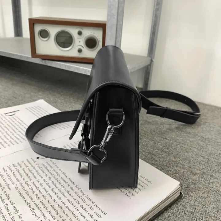 VC%20Minimalist%20Black%20Postman%20Bag%20Retro%20Male%20Shoulder%20Bag%20Men's%20Messenger%20Bag%20for%20Men%20Unisex%20Soft%20PU%20Leather%20Small%20Crossbody%20Bags%20-%20Image%204