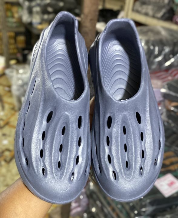 New%20Comfortable%20Summer%20Couple%20Hole%20Crocs%20SuperClogs%20Outdoor%20Beach%20Shoes%20Soft-Soled%20Non-Slip%20Breathable%20Sandals%20for%20Men%20-%20Image%2010