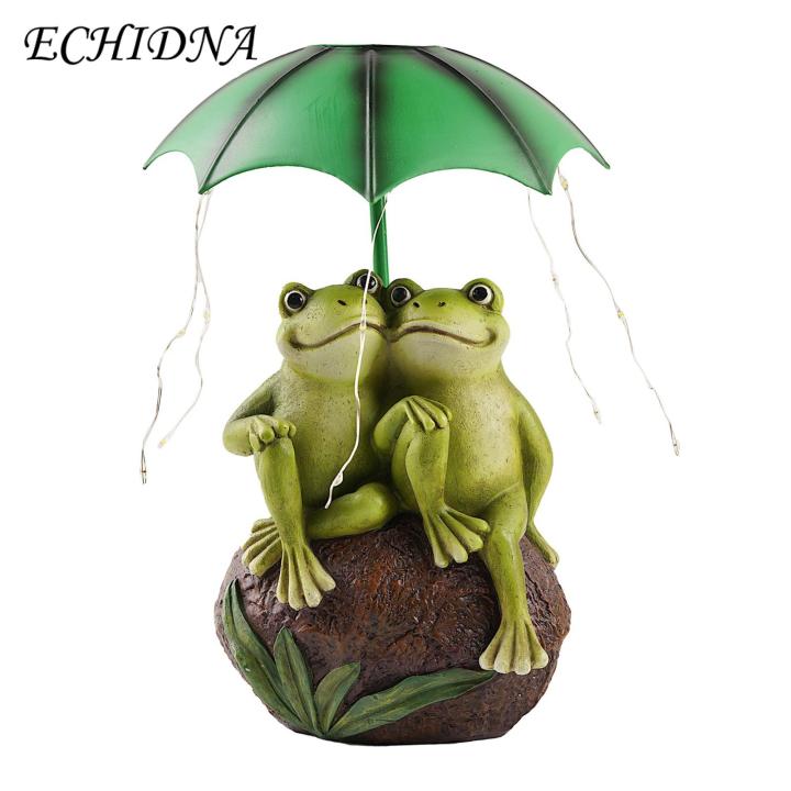 Resin Frog Statue Adorable Frog Couple Solar Light with Led Umbrella Sculpture Waterproof Uv Resistant Resin Construction Perfect for Gardens Garden Frog Figurine