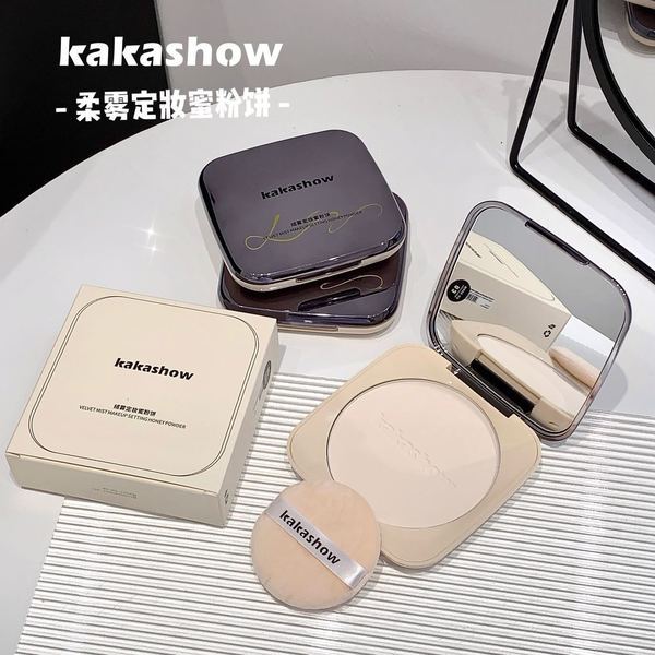 Kakashow velvet mist makeup setting powder is delicate and close to the skin, naturally conceals concealers, controls oil, is waterproof and sweat-proof, and contours the face