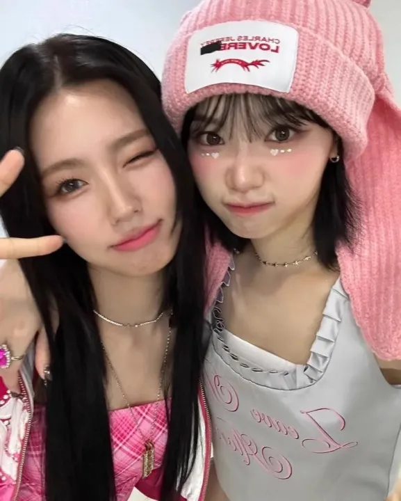 KPOP%20LE%20SSERAFIM%20Sakura%20ChaeWon%20Pink%20Knitted%20Hat%20INS%20Style%20Wool%20Rabbit%20Ear%20Hat%20Winter%20Warm%20Decorative%20Cap%20Couple%20Christmas%20Gifts%20-%20Image%205