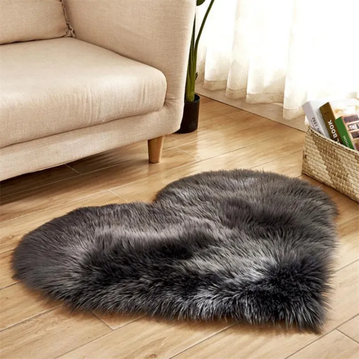 Fluffy%20Heart%20Shape%20Faux%20Fur%20Rug%20for%20Kids%20Bedroom%20and%20Home%20Decor,%20Soft%20Washable%20Sheepskin%20Carpet,%2040x50cm,%20White,%20Pink,%20Red%20-%20Image%208