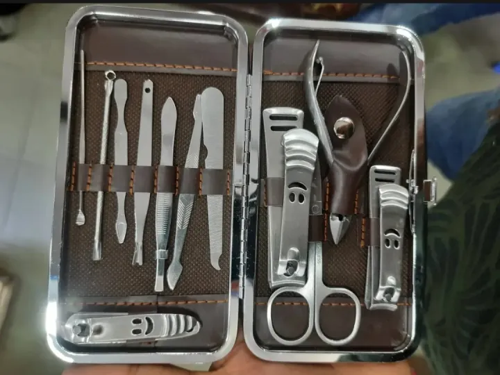 12Pcs%20Tools%20Set%20Nail%20Clippers,%20Nail%20Scissors%20Grooming%20Kits,%20Nail%20Tool-%20Silver%20Colour.%20005%20-%20Image%204