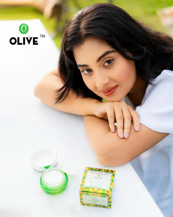 OLIVE%20PAPAYA%20BRIGHTENING%20DAY%20CREAM%20-%20Image%204