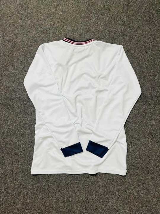 England%20home%20jersey%2025/26%20(long%20sleeve)%20-%20%E2%81%A0World%20Cup%20England%20jersey%20-%20Image%203
