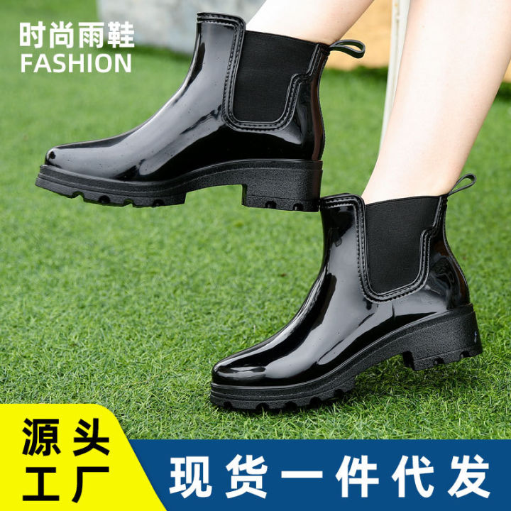 Water shoes manufacturers wholesale PVC fashion elasticated mid-heel short glossy thickened warm liner wear-resistant non-slip rain boots