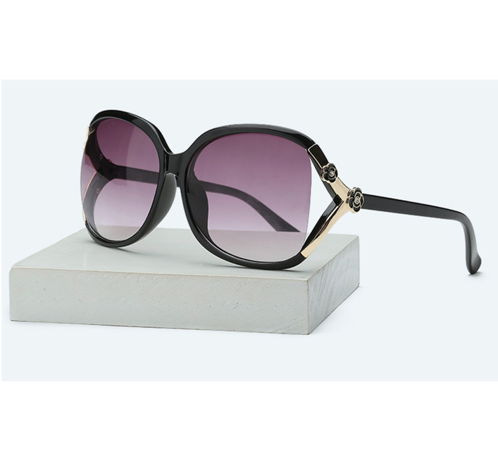 Classical%20Fashionable%20New%20Model%20Sunglass%20For%20Women/Girls%20-%20Image%204