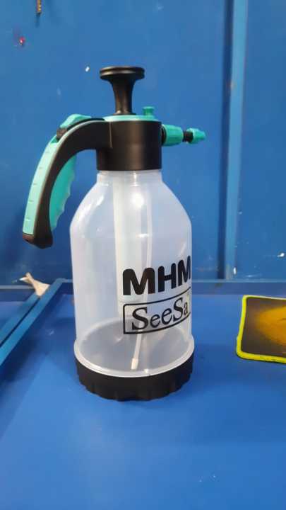 Versatile%202L%20Hand%20Pressure%20Sprayer:%20Perfect%20for%20Home%20and%20Garden%20Use%20-%20Image%202