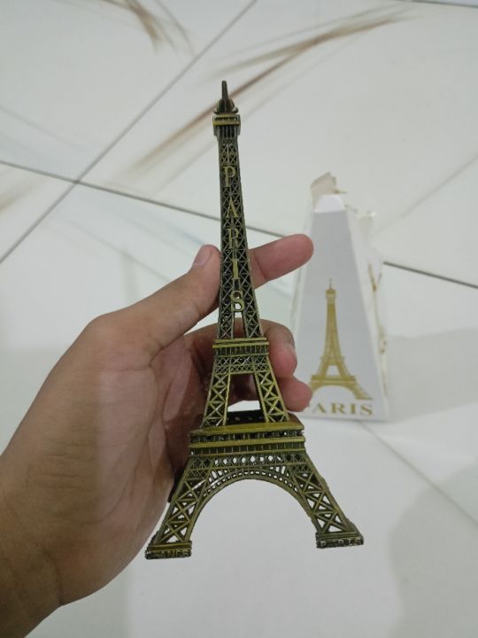 Paris%20Eiffel%20Tower%20Metalic%20Showpiece%20-%20Image%202