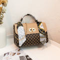 Women's bag 2022 new circle color matching chain silk scarf small square bag casual mobile phone bag gift live package foreign trade.