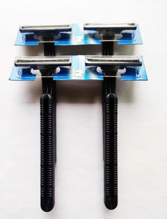4%20Pcs%20Exclusive%20Men%E2%80%99s%20Disposable%20Razors%20-%20Image%202