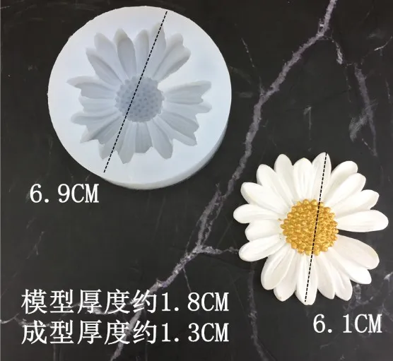 Silicone%20Daisy%20Candle%20Mold%20%E2%80%93%20Sunflower%20Flower%20Mold%20for%20Candle,%20Soap,%20Resin,%20Chocolate%20&%20DIY%20Craft%20-%20Image%203