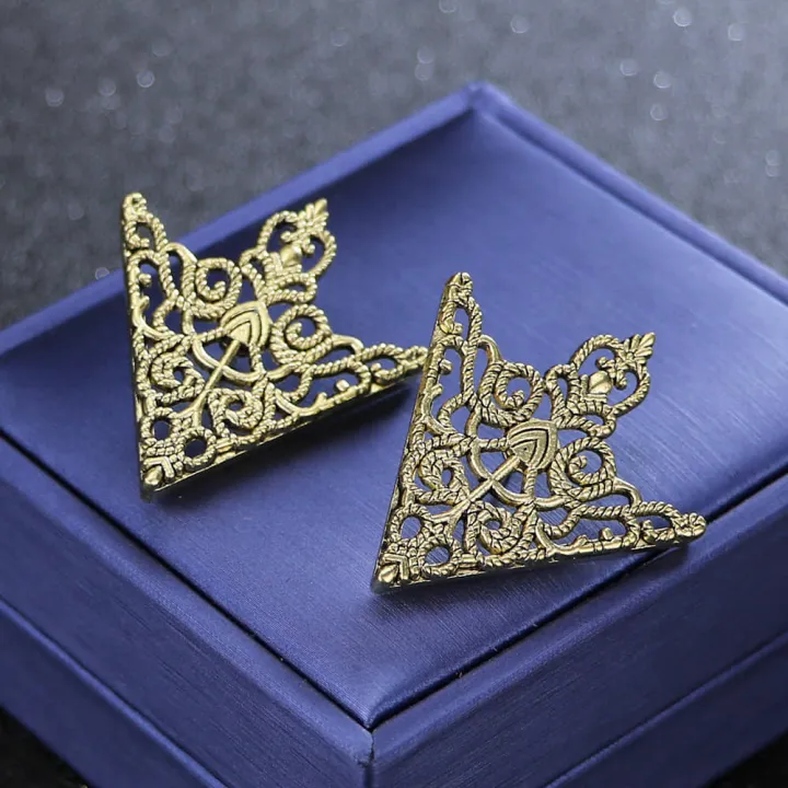 Triangle%20Shirt%20Collar%20Pin%20for%20Men%20-%20Stylish%20Brooch%20Emblem%20Jewelry%20-%20Image%206