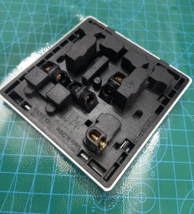 Heavy%20Duty%20Universal%208%20pin%20Multi%20Socket%20(220V/240V%2016A%20)%20With%20Free%20MK%20Gang%20Back%20Cover%20-%20Image%203