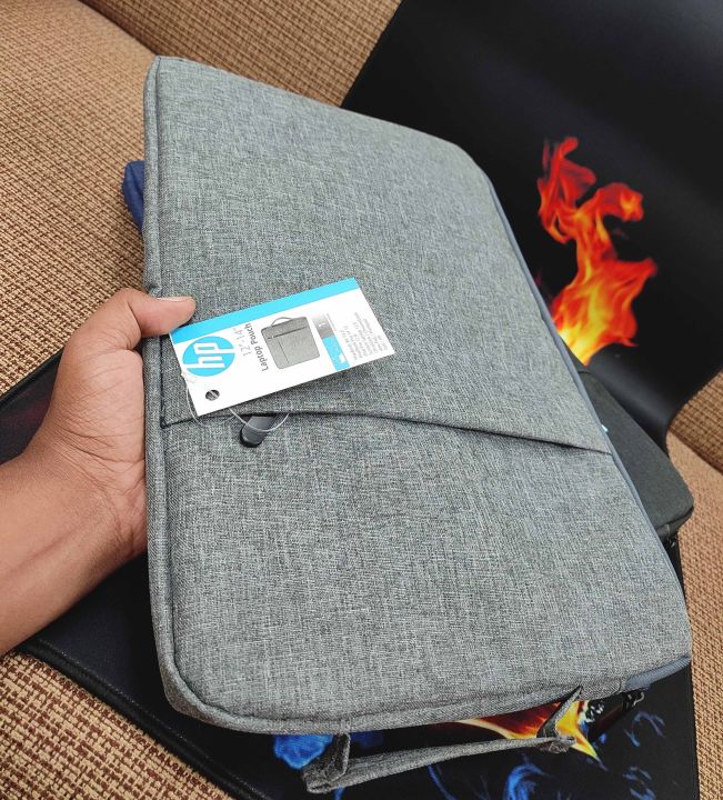 15.6%20inch%20Laptop%20Bag%20Minimalist%20Design%20for%20all%20Laptops%20-%20Image%202