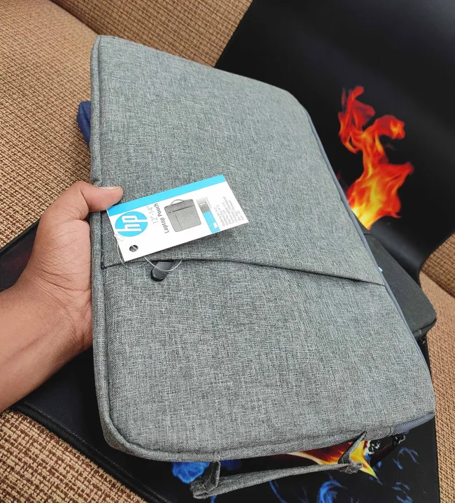 15.6%20inch%20Laptop%20Bag%20Minimalist%20Design%20for%20all%20Laptops%20-%20Image%202