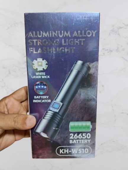 KH-W510%20Zoomable%20Super%20Bright%20Flashlight%20with%20Type-C%20Charging%20%E2%80%93%20Built%20for%20Power%20&%20Performance!%20-%20Image%203