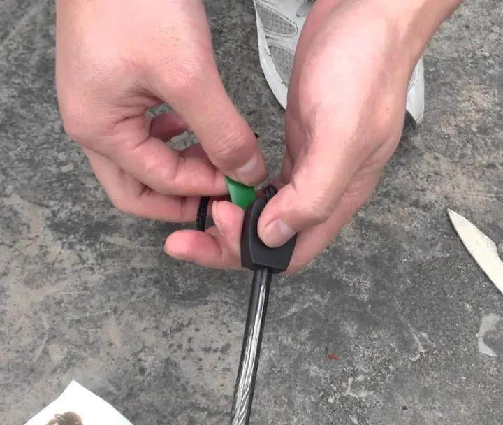 Emergency%20Fire%20Starter%20/%20Magnesium%20Flint%20-%20Image%206