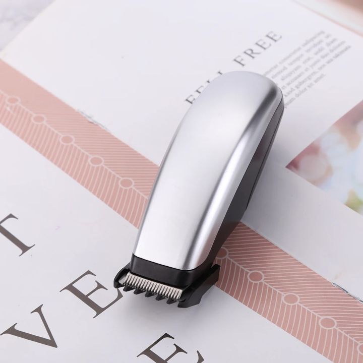 Professional%20Electric%20Hair%20Clippers%20Hairdresser%20Man%20Beard%20Cutter%20Machine%20Portable%20Home%20Hair%20Clippers%20with%203pc%20Limit%20Card+1%20Brush%20-%20Image%204