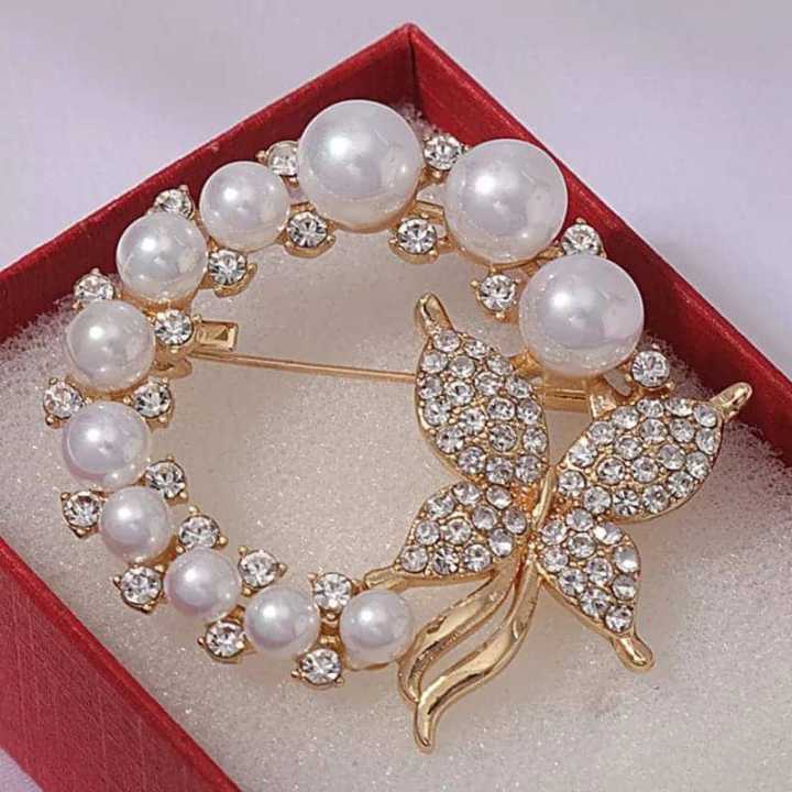 Fashion%20Pearl%20Butterfly%20Rhinestone%20Flower%20Brooch%20Hijab%20Pin%20for%20girl%20-%20Image%202