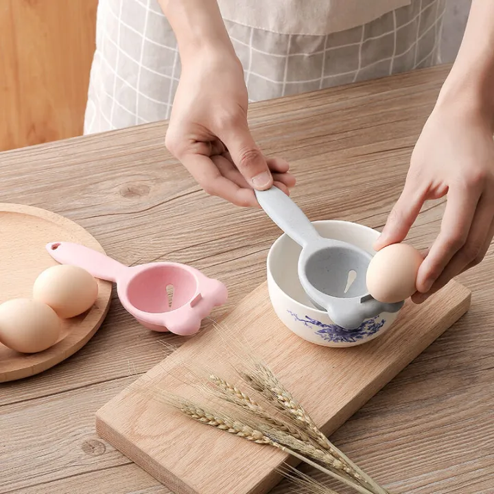 Egg%20yolk%20white%20protein%20liquid%20filtration,%20beating,%20and%20egg%20clear%20separator,%20separating%20eggs%20from%20household%20infants%20-%20Image%202