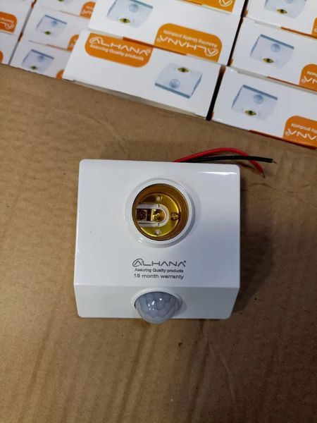 Motion%20Sensor%20Holder%20PIR%20Infrared%20Sensor%20Switch%20Automatic%20for%20E27%20Light%20Bulb%20Human%20Body%20Induction%20LED%20Light%20Lamp%20Holder%20-%20Image%205