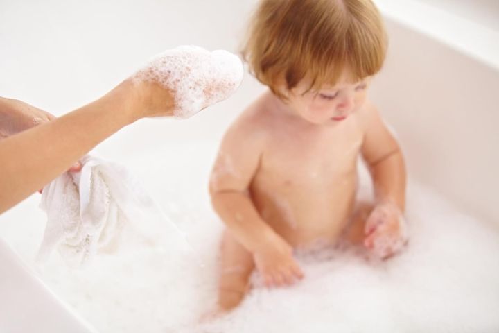 Bioderma%20ABCDerm%20Foaming%20Gel-%20for%20the%20Delicate%20Skin%20of%20Babies%20and%20Children%20-%20Image%204