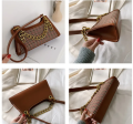 Gold Chain Shoulder Bag with PU Leather Material, Stylish Design and Versatile Use for Women. 