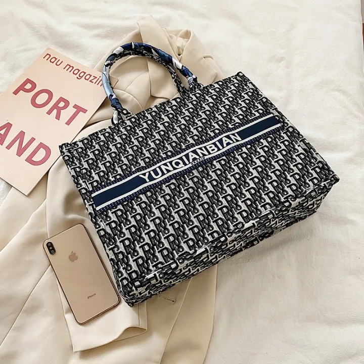 Trendy%20Korean%20version%20of%20the%20student%20foreign%20bag%20women's%202024%20new%20hand-held%20shoulder%20ins%20Internet%20celebrity%20large-capacity%20one%20piece%20dropshipping%20-%20Image%202