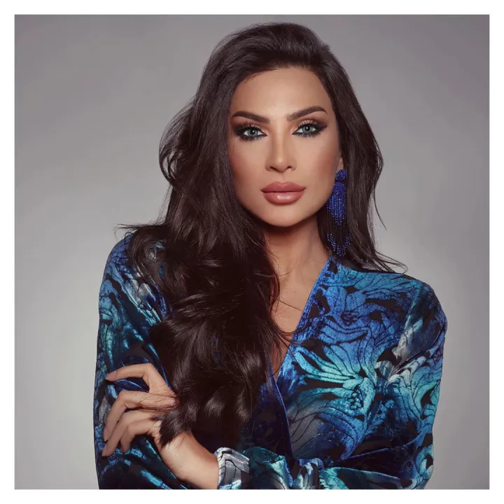 Bella%20Navy%20Gray%20Glow%20Color%20Contact%20Lens%20with%20Regular%20Kit%20Box.%20For%20men,women/Unisex.%20Bella%20Glow%20Series.%20#navy.gray%20-%20Image%203