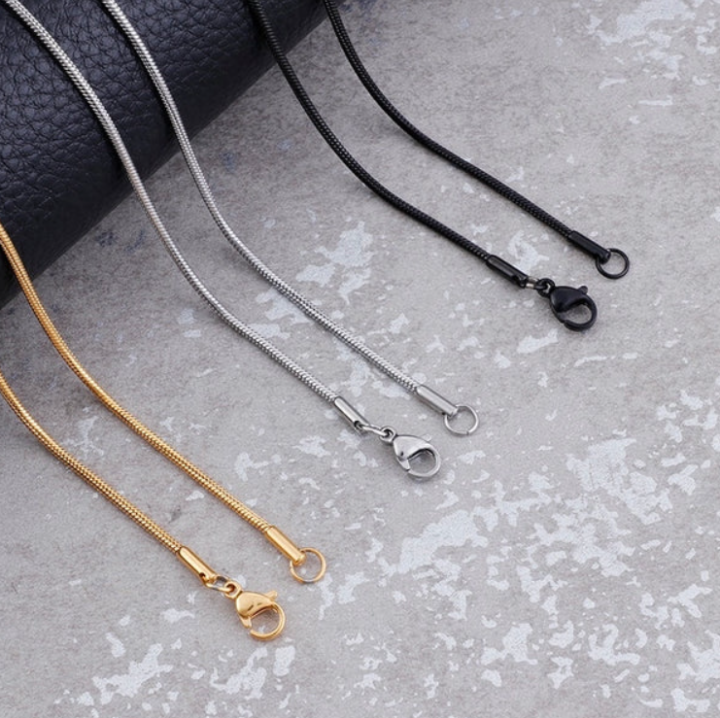 Stylish%20Men%20Stainless%20Steel%20Flat%20Snake%20Neck%20Chain%20-%20Image%207