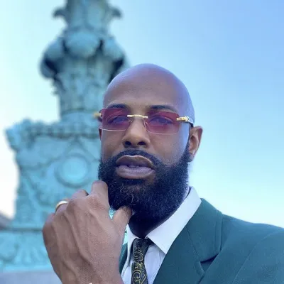 Custom%20Women%20Men%20New%20Wood%20Grain%20Color%20Buffalo%20Horn%20Shape%20Fashion%20Small%20Square%20Sun%20Shades%20Glasses%20Trendy%20Rimless%20Sunglasses%202021%20-%20Image%204