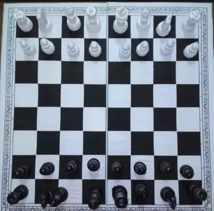 Plastic%20Chess%20Set%20with%20Board%20-%20Image%204