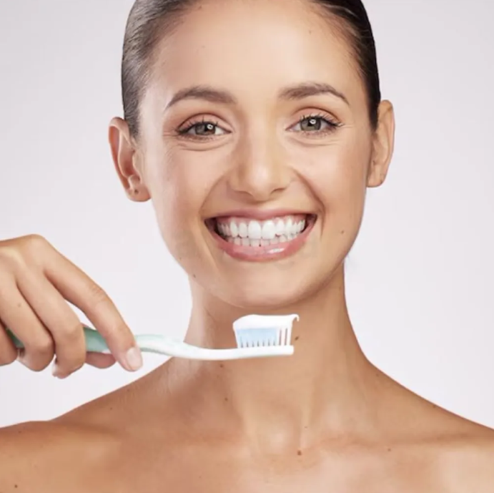 Darlie%20All%20Shiny%20White%20Baking%20Soda%20Clean%20Fluoride%20Toothpaste%20with%20Dense%20Foam%20&%2014%20Days%20Whitening%20Formula%20140gm%20-%20Image%202