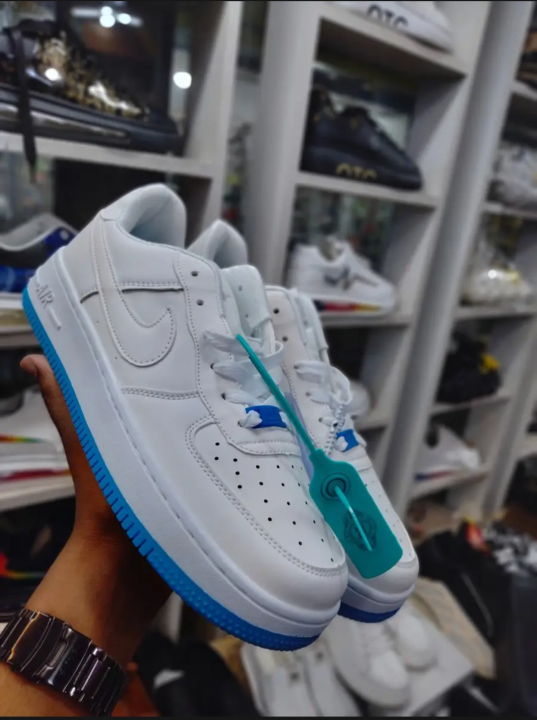 Women's%20shoes%20UV%20Reactive%20Color%20Changing%20fashionable%20sneakers%20-%20Image%203