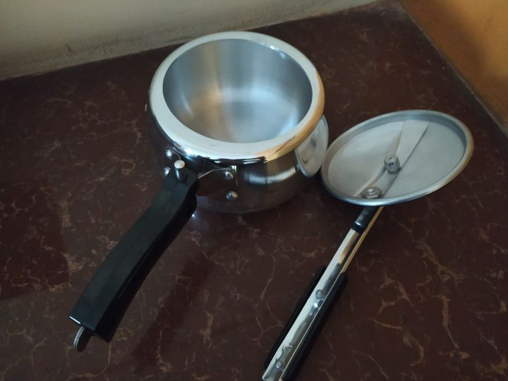 Kiam%20Queen%20Pressure%20Cooker%205.5%20Ltr%20IB%20(induction%20bottom)%20(oval%20shape)%20-%20Image%203