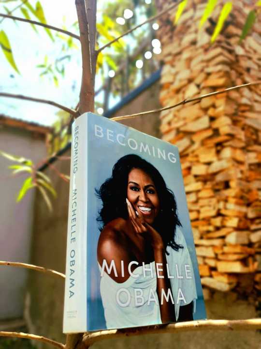 Becoming%20by%20Michelle%20Obama%20by%20Michelle%20Obama%20-Yellowish%20-%20Paperback%20-%20Image%202