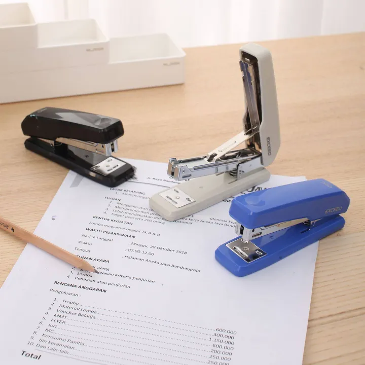 Deli%20E0300%20Half%20Strip%20Stapler%20-%20Image%204