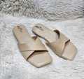 Flat Sandals For Women Fashionable Flat Shoes For Regular Use.