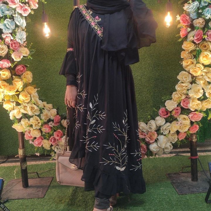 Purple%20Gorgeous%20party%20Wear%20Gown%20for%20Women%20-%20Image%204