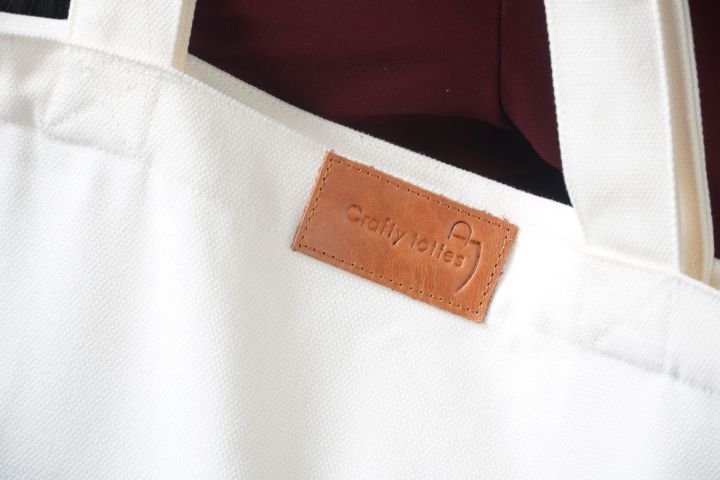 Crafty%20Tottes%20Leaf%20Hand%20Painted%20Trendy%20Fashionable%20Canvas%20Tote%20Bag%20with%20Zipper%20for%20Man%20and%20Women%20-%20Image%206