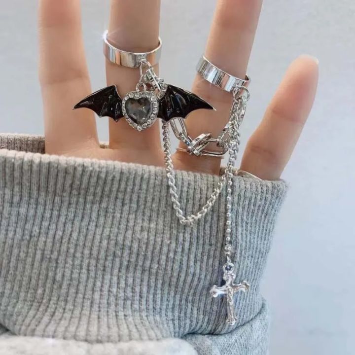 Punk%20Gothic%20Black%20Bat%20Wing%20Cross%20Chain%20Rings%20for%20Men%20Women%20Hip%20Hop%20Crystal%20Heart%20Cross%20Irregular%20Double%20Finger%20Rings%20Jewelry%20-%20Image%204