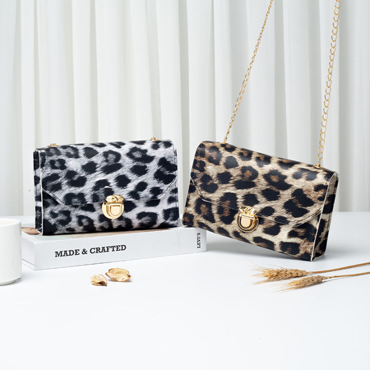 Women's%20Bag%20New%20Leopard%20Stripe%20Lock%20Chain%20Small%20Square%20Bag%20Leisure%20Phone%20Bag%20Small%20Bag%20small%20bag%20-%20Image%202