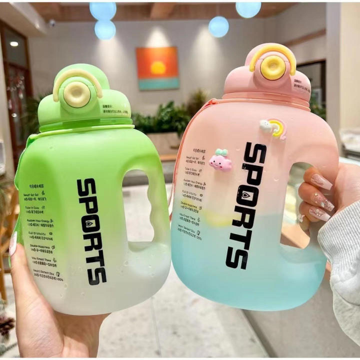1.6/2L%20Large%20Capacity%20Plastic%20Water%20Bottle%20with%20Straw%20Portable%20Travel%20Bottles%20Training%20Sport%20Fitness%20Cup%20Students%20Outdoor%20Leakproof%20Drinking%20Bottles%20-%20Image%207