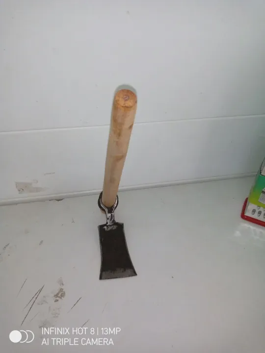 Garden%20Hoe%20Spade%20with%20Wooden%20Handle%20Agricultural%20Tool%20-%20Image%203