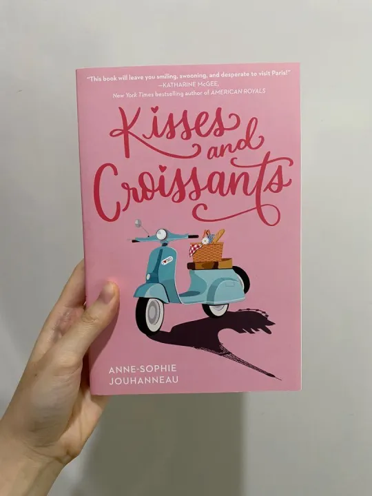 Kisses%20and%20Croissants%20by%20Anne-Sophie%20Jouhanneau%20-%20Paperback%20-%20Image%202
