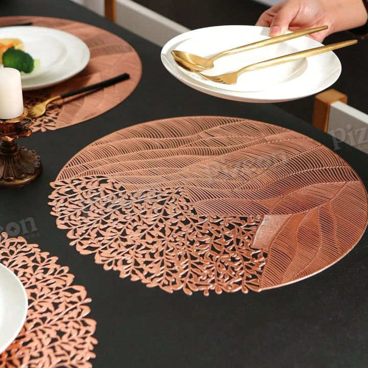Sea%20Flower%20Placemat%20%7C%20Round%20PVC%20Dining%20Mat%20%7C%20Heat-Resistant%20Table%20Pad%20%7C%20Non-Slip%20Table%20Protector%20%2015%20Inch%20Woven%20Plastic%20Table%20Mats%20%7C%20%7C%20Elegant%20Wedding%20Tableware%20%7C%20Festival%20Dining%20Table%20Mat%20%7C%20Luxury%20Gold%20Table%20Decor%20%7C%20%20Model%20PM%201007%20by%20Pizeon%20Luxury%20Linens%20-%20Image%207
